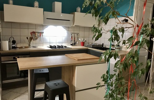 Sete Apartment | Sète quay apartment with view of boat fleet + Secure standard garage