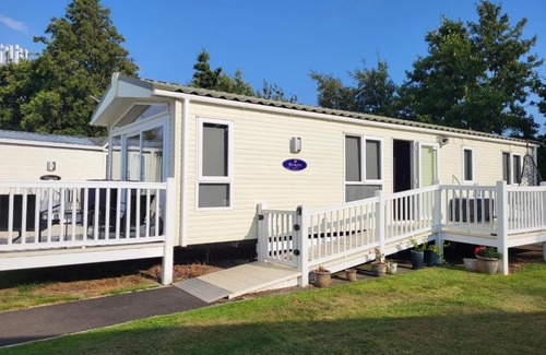 Prestonpans Resort | Seton Sands Holiday Village 2 Bedroom Elegant En-Suite Caravan with Bathtub