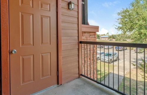 Southbelt/Ellington Apartment | SettlersRanch 1BD 7 - One Bedroom Apartment, Sleeps 2