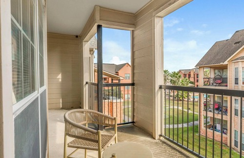 Southbelt/Ellington Apartment | SettlersRanch 2BD 3 - Two Bedroom Apartment, Sleeps 4
