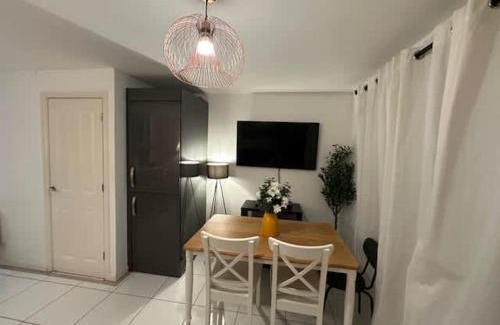 Horfield House | Sevastopol Four Bedroom House near Gloucester Road