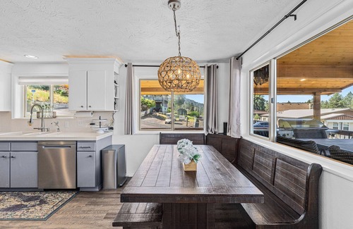 Davenport House | Seven Bays Family Beach Getaway, come enjoy Lake Roosevelt all year round!