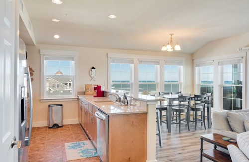 Kill Devil Hills Condo | Seven Cs 402: Oceanfront Condo, Shared Pool