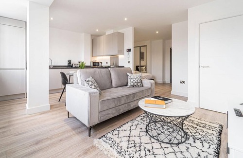 Barnt Green Apartment | Seven Living Residences Solihull - Modern Studios close to NEC and BHX