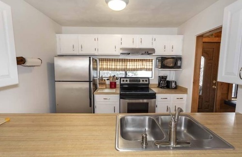 Seven Springs Condo | Seven Springs 3 BR Deluxe Condo, Near Golf Course by RedAwning - Save 10% on 3 Nights, 15% on 5 Nights!