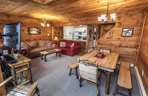Seven Springs Condo | Seven Springs 3 BR Deluxe Condo, Near Golf Course by RedAwning - Save 10% on 3 Nights, 15% on 5 Nights!