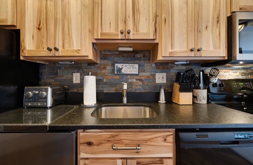 Seven Springs Condo | Seven Springs, Sleeps 8/3BR, Ski In/Out, POOL