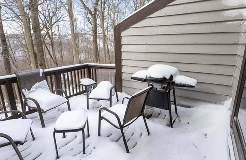 Seven Springs Condo | Seven Springs - Swiss Mountain 3 Bedroom Standard Condo, Near Golf Course by RedAwning