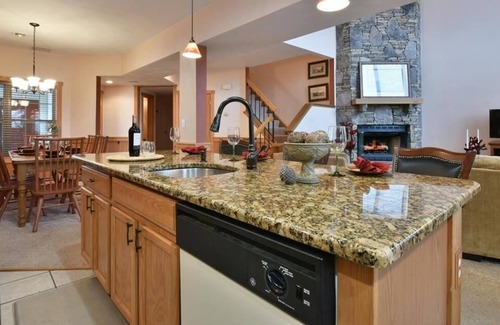 Seven Springs Condo | Seven Springs Woodridge 3 Bedroom Premium Condo, Sleeps 7! by RedAwning