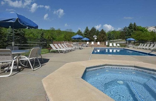Seven Springs Condo | Seven Springs Woodridge 4 Bedroom Premium Condo, Sleeps 10, Deck with Mountain Views by RedAwning