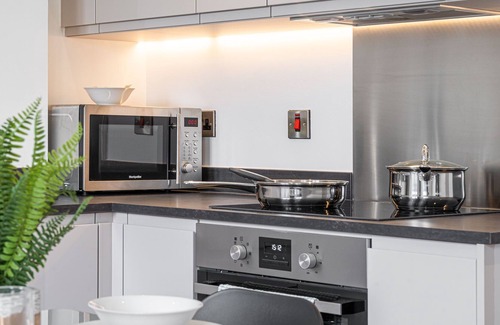 Barnt Green Apartment | SevenStays Residences Solihull - NEC /Airport