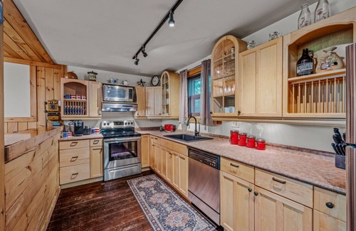 Great Cacapon House | Seventh Heaven - pet friendly, hot tub, wifi, kid's loft, wifi, grill, king bed