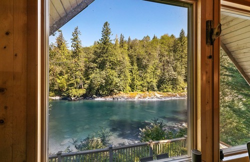 Gold Bar House | Seventh Heaven - Stunning views, beach and swimming w/hot tub at Stevens Pass