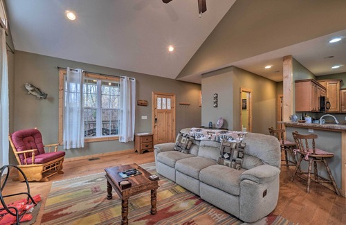 Sevierville Cabin | Sevierville Cabin w/Lake Views & Wraparound Porch