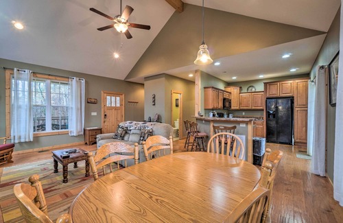 Sevierville Cabin | Sevierville Cabin w/Lake Views & Wraparound Porch