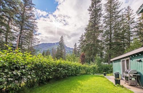 Seward Apartment | Seward Studio with Deck, Outdoor Dining and Mtn Views!