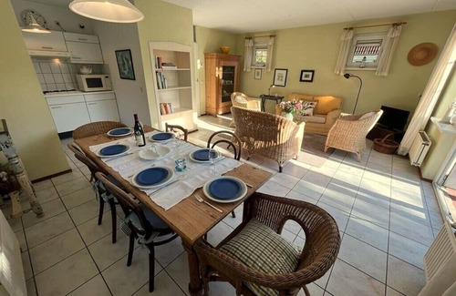 Kortgene House | Sfeervolle Vakantiewoning met 3 Slaapkamers Nabij Veerse Meer en Noordzeestrand