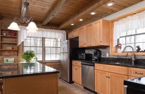 Davis House | SG18- Private, Log Home! Hot Tub! Dolly Sods Access! Pets ok!