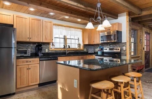 Davis House | SG18- Private, Log Home! Hot Tub! Dolly Sods Access! Pets ok!