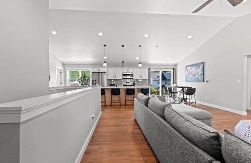 Green Bay House | SGB1 -6 Bedroom New Build on Shadow Ln!