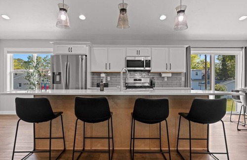 Green Bay House | SGB1 -6 Bedroom New Build on Shadow Ln!