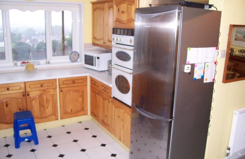 Baglan House | Sha's Pad, Room 1, Sleeps 2 people- twin beds, private on- suite shower room.
