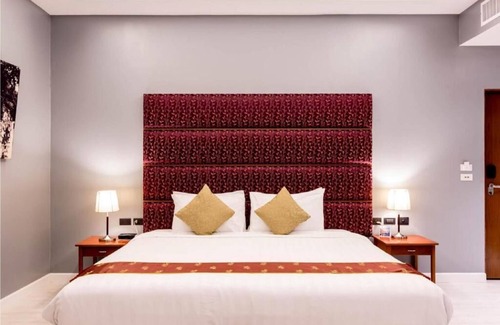 Patong Resort | (SHA+)Sky Suite with Plunge Pool (005)