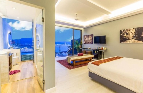 Patong Resort | (SHA+)Sky Suite with Plunge Pool (005)