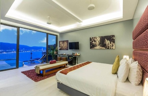 Patong Resort | (SHA+)Sky Suite with Plunge Pool (005)