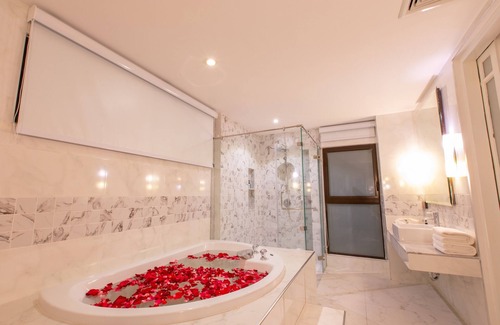 Patong Resort | (SHA+)Superior Jacuzzi Suite in Patong