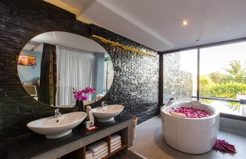 Patong Resort | (SHA+)Superior Jacuzzi Suite in Patong