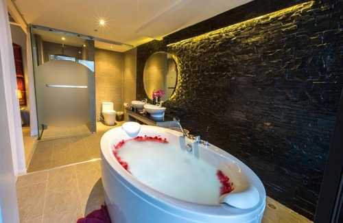 Patong Resort | (SHA+)Superior Jacuzzi Suite in Patong