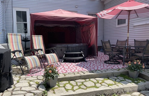 Kennebunk House | Shabby Chic Camper/Tiny Home with Hot Tub & Fire Pit, Downtown Kennebunk
