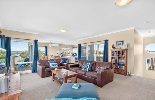 Goolwa Beach House | Shack@Goolwa Beach - Family Entertainer with Ocean Views & Walk to Beach
