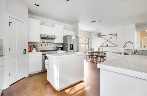 Apache Shores House | Shaded Getaway w/BBQ & Fire Pit in Austin!