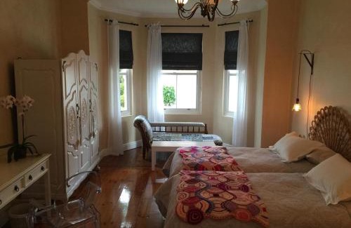 Oudtshoorn House | Shades of Africa