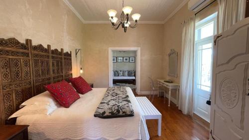 Oudtshoorn House | Shades of Africa