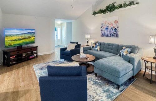 Boiling Spring Lakes House | Shadow Lakes Retreat~Central location to Beaches, Golfing, Southport Ferry