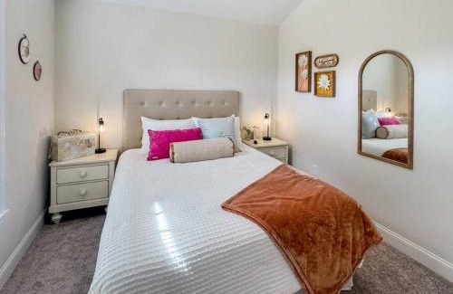 Boiling Spring Lakes House | Shadow Lakes Retreat~Central location to Beaches, Golfing, Southport Ferry