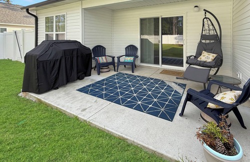 Boiling Spring Lakes House | Shadow Lakes Retreat ~Golfing, Beaches, 10 Min to OKI, Southport Ferry