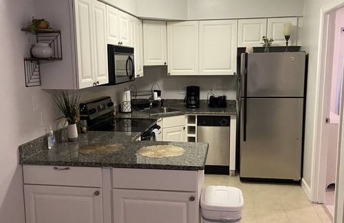 Northeast Virginia Beach Condo | Shadowlawn Villas, Suite II