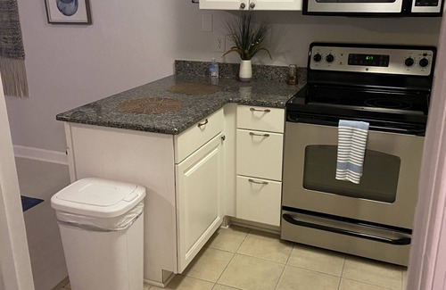 Northeast Virginia Beach Condo | Shadowlawn Villas, Suite II