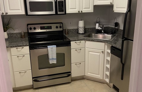 Northeast Virginia Beach Condo | Shadowlawn Villas, Suite II