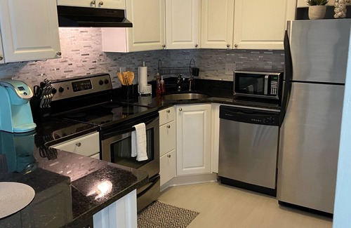 Northeast Virginia Beach Condo | Shadowlawn Villas II, Suite III