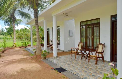 Sigiriya Bed & Breakfast | Shady mango villa