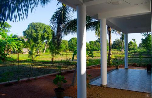 Sigiriya Bed & Breakfast | Shady mango villa
