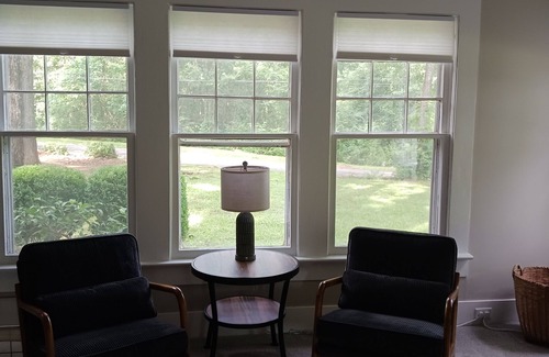 Talladega Cottage | Shady OaksnCharming 2-bedroom cottage in Talladega