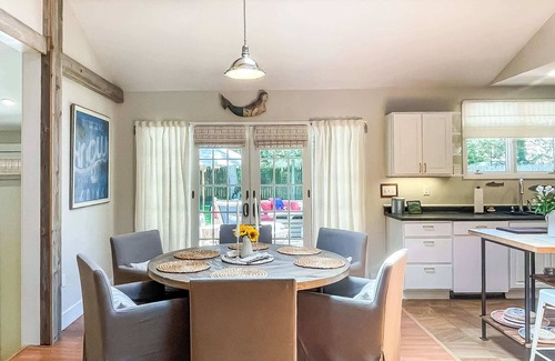 Oak Bluffs House | Shady Pines - Pet Friendly Rolling Ranch Near Downtown