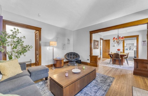 Cleveland Apartment | Shaker Square|Sleeps 4|Front Porch|Coffee Station
