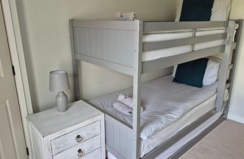 Salisbury House | 'Shakespeare Cottage' - Free Parking near Salisbury Railway Station & Walk to City